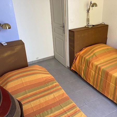 Les Toits De Marseillan Apartment Room photo
